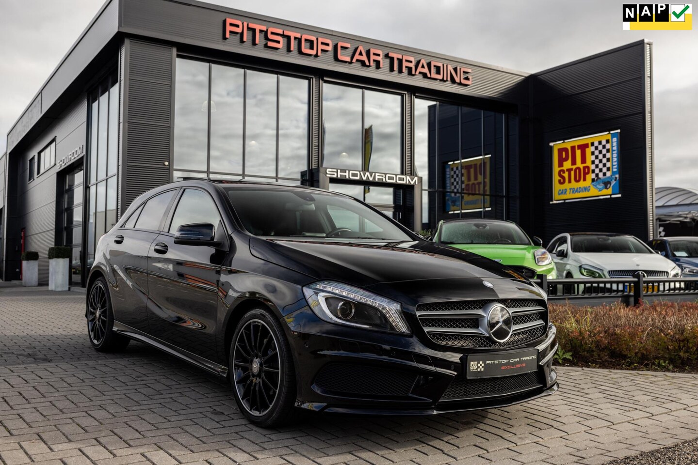 Mercedes-Benz A-klasse - 180 AMG, Pano, Night Edition, Camera! - AutoWereld.nl