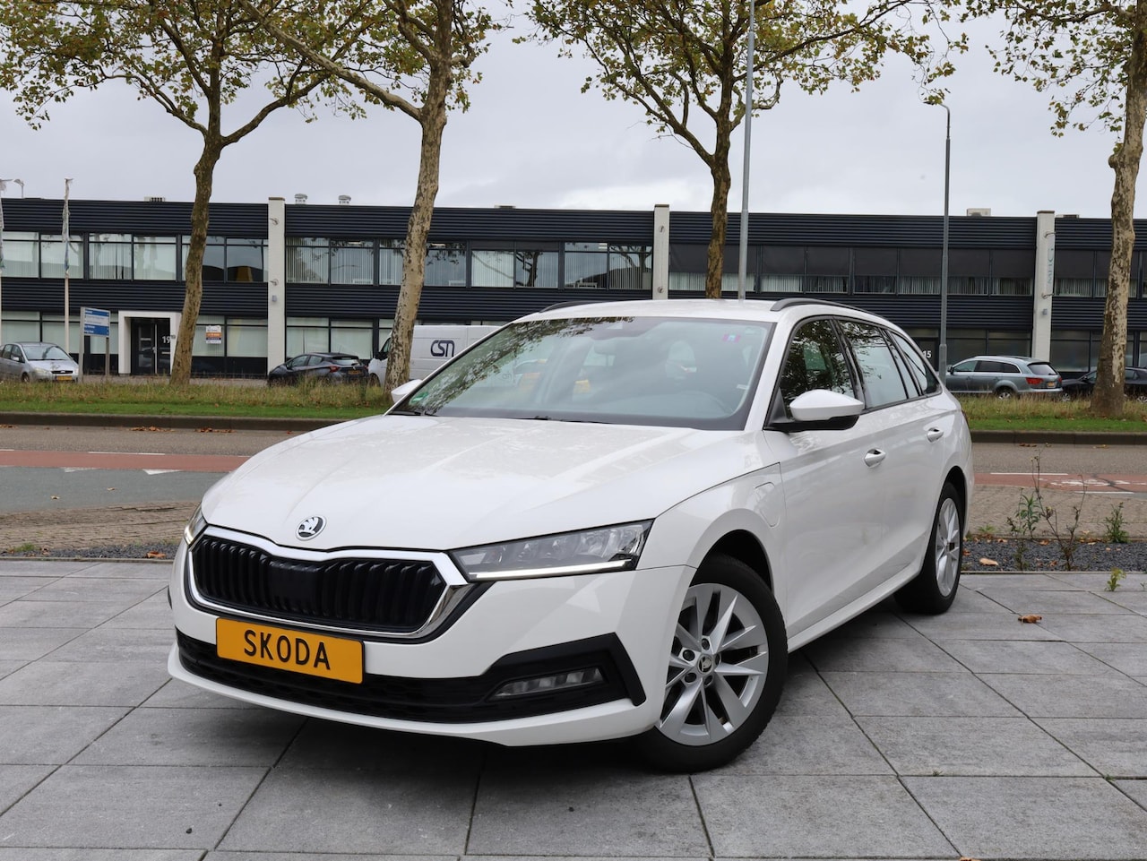 Skoda Octavia Combi - 1.4 TSI iV PHEV 204PK | Virtual | Carplay/Android | Stoel&Stuurverwarming | LED | DAB | - AutoWereld.nl