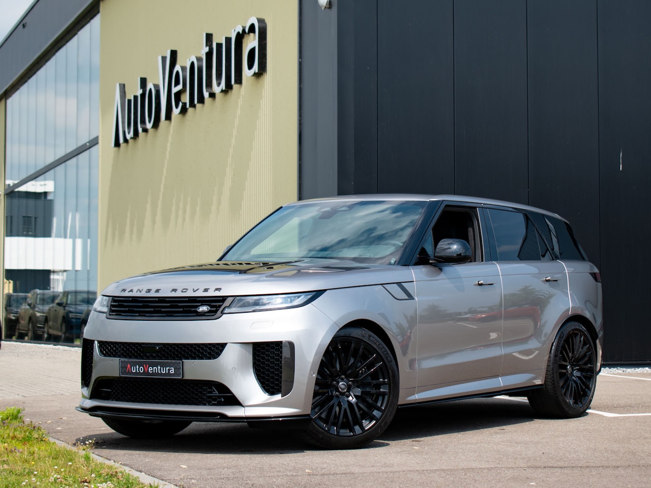 Land Rover Range Rover Sport - P635 SV Edition One Flux Silver EXPORT PRICE - AutoWereld.nl