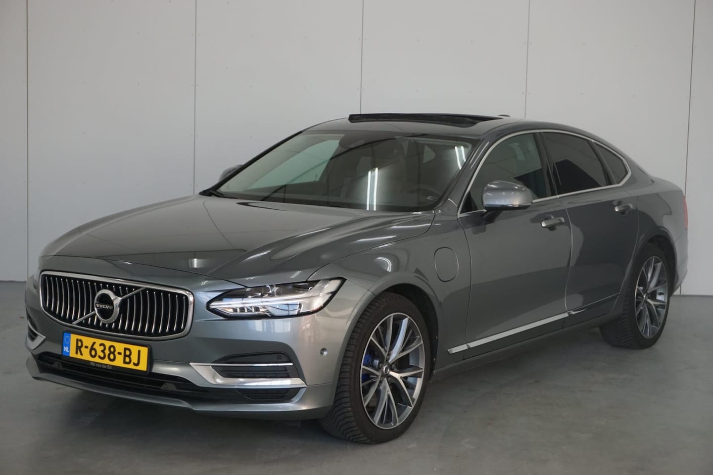 Volvo S90 - 2.0 T8 AWD Inscription 2.0 T8 AWD Inscription - AutoWereld.nl