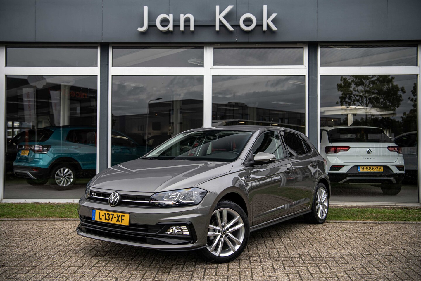 Volkswagen Polo - 1.0 TSi 95 pk Highline R-Line | Parkeersensoren | Climate Controle | Adpt. Cruise Controle - AutoWereld.nl