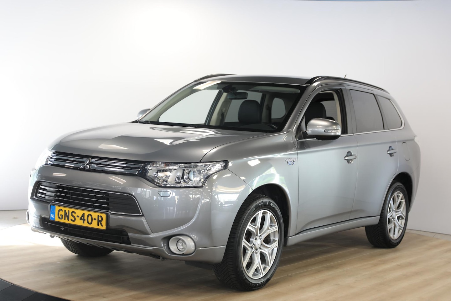 Mitsubishi Outlander - 2.0 PHEV Business Edition | Navi | 18'' - AutoWereld.nl