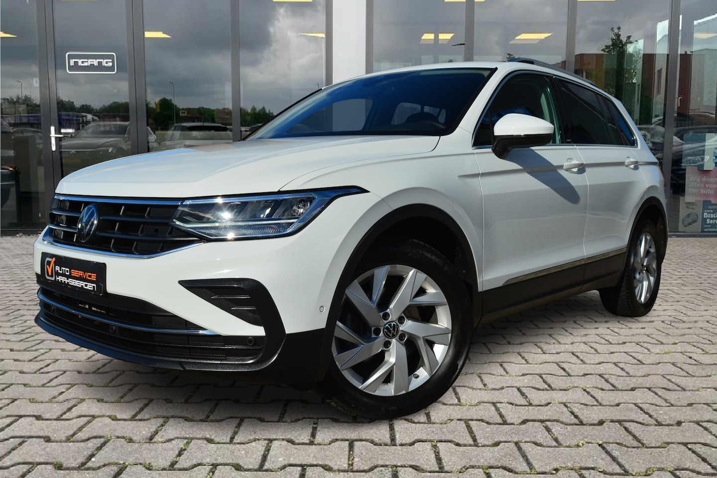 Volkswagen Tiguan - 1.5 TSI Move | Camera | ACC | Trekhaak | Fabrieksgarantie - AutoWereld.nl