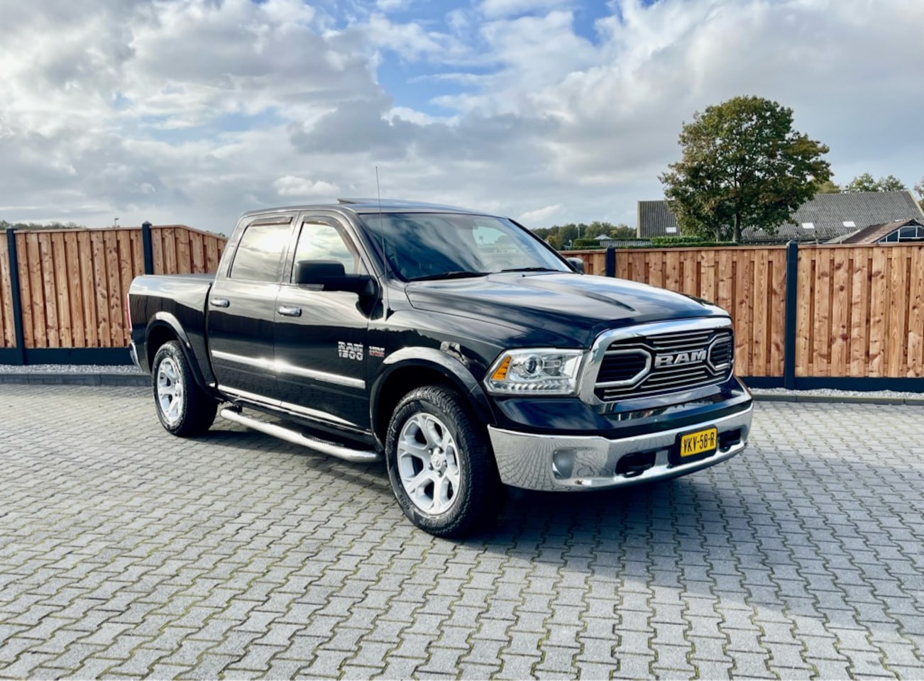 Dodge Ram 1500 - 5.7 V8 4x4 CC 5'7 La - AutoWereld.nl