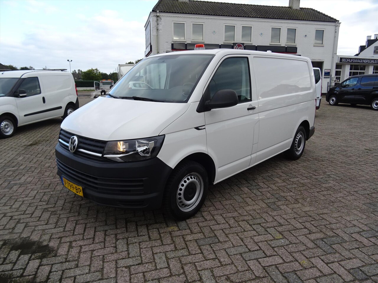 Volkswagen Transporter - 2.0 D 75KW MET INRICHTING - AutoWereld.nl