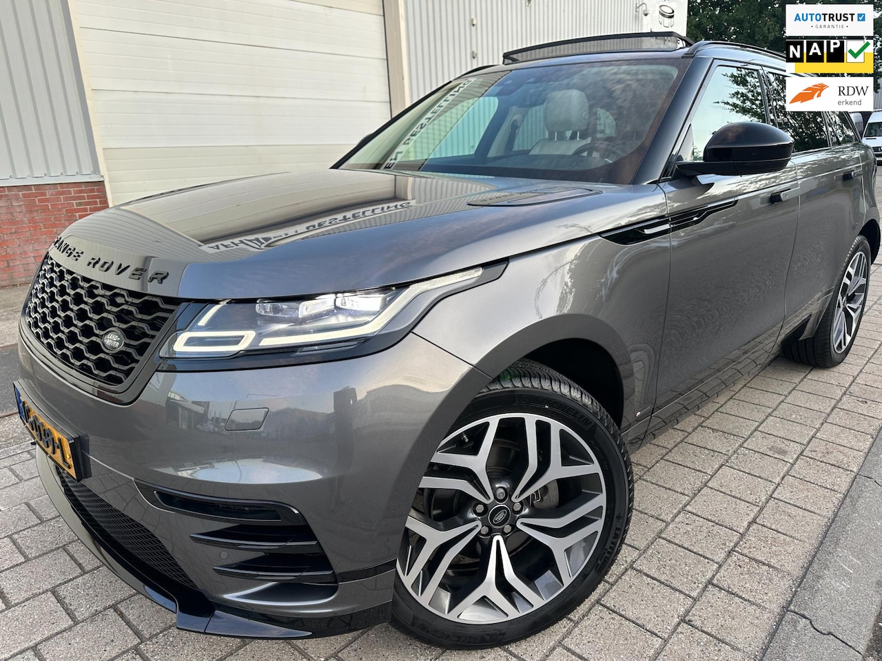 Land Rover Range Rover Velar - 2.0 I4 AWD R-Dynamic SE SPORT PANO NAP LUXE - AutoWereld.nl