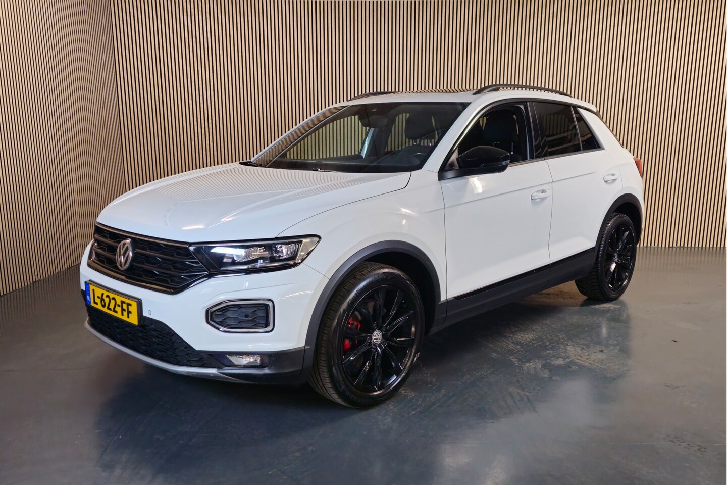 Volkswagen T-Roc - 1.5 TSI Sport Business R - Panoramadak - Stoelverwarming - AutoWereld.nl