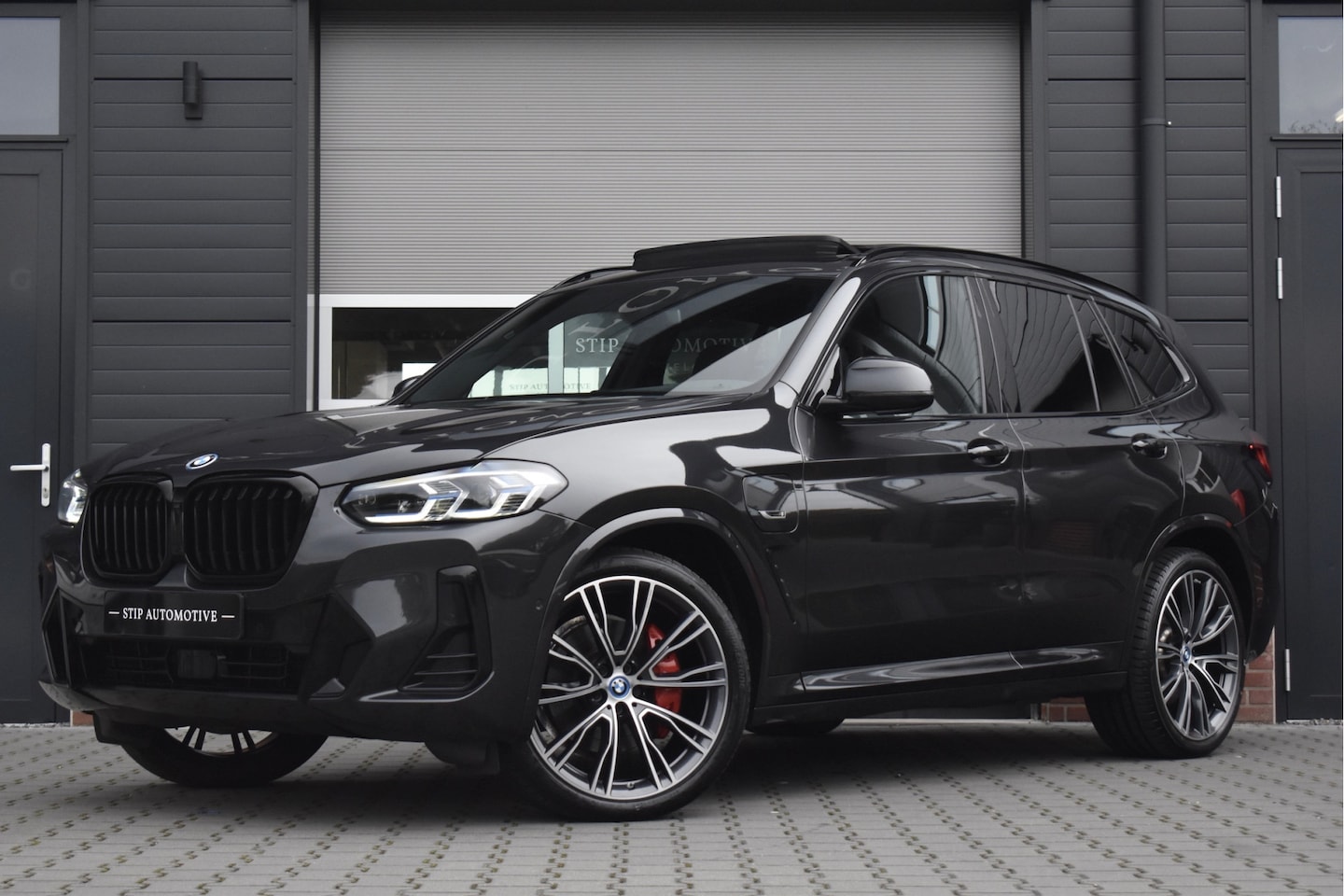 BMW X3 - xDrive30e M Sport Shadow | Panoramadak | ACC | Harman/Kardon | Laserlight | 21” Velgen | C - AutoWereld.nl