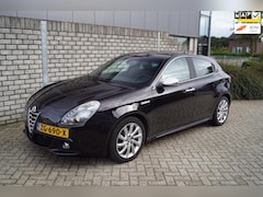 Alfa Romeo Giulietta - 1.4 T Exclusive Sprint Autom Leder Sportst Stoelverw Navi Clima Cruise 2x PDC LMV Trekhaak