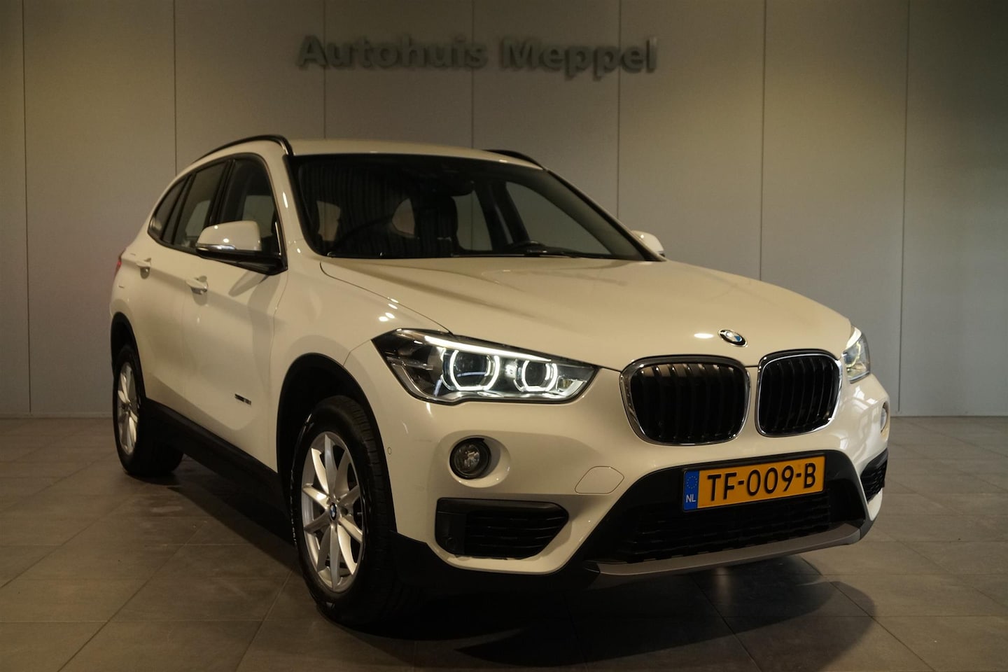 BMW X1 - 18i Automaat | Elektrische Kofferklep | Navigatie | Bluetooth Telefoon | - AutoWereld.nl