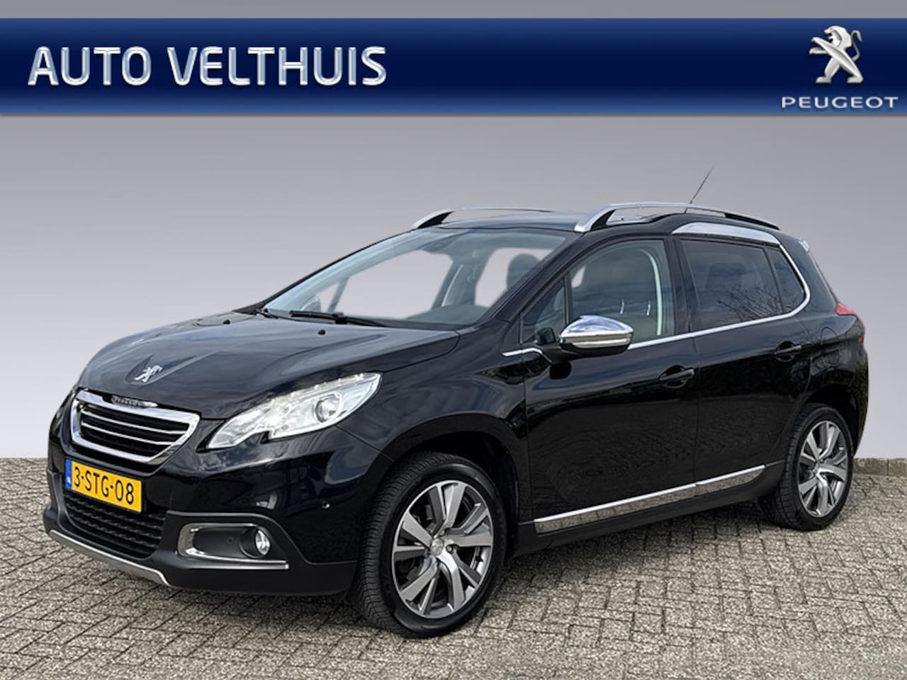 Peugeot 2008 - 1.6 VTi 120pk Féline *Trekhaak, lmv, pdc, navi* - AutoWereld.nl