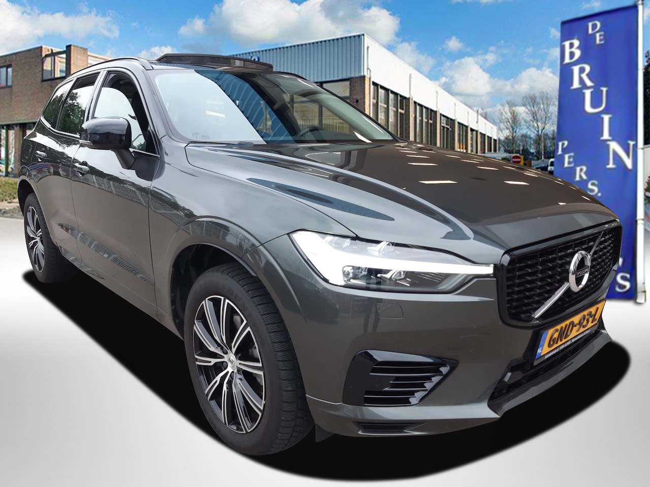 Volvo XC60 - Recharge T8 AWD 303 Pk Android auto Verwarmd stuurwiel Navi Climate control Glazenschuifda - AutoWereld.nl