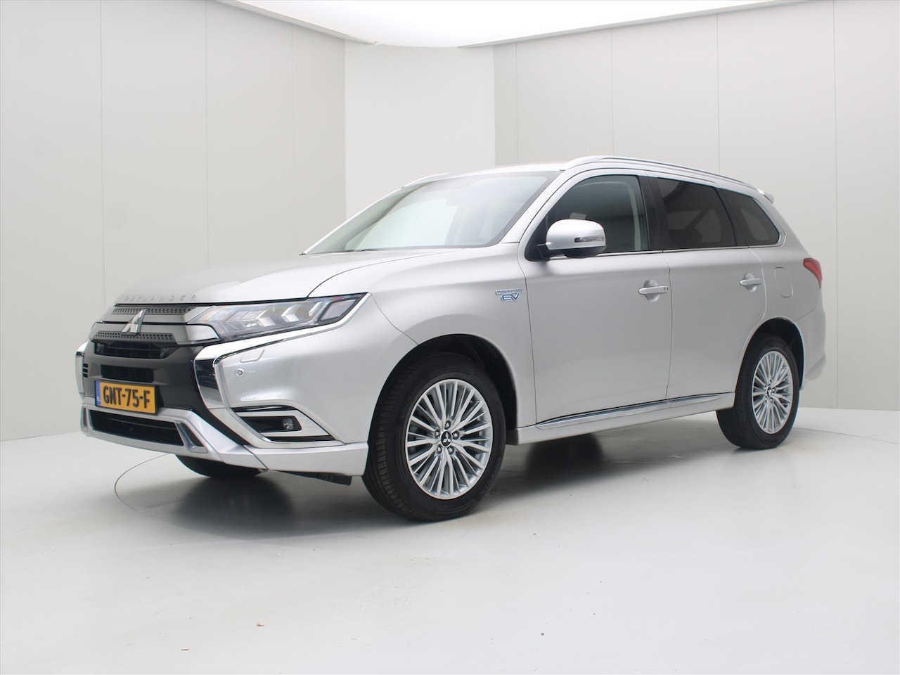 Mitsubishi Outlander - 2.4 DOHC MIVEC PHEV 240pk 4WD Automaat Business Edition [ CAMERA+CLIMAAT+CRUISE+PDC+NAVIGA - AutoWereld.nl