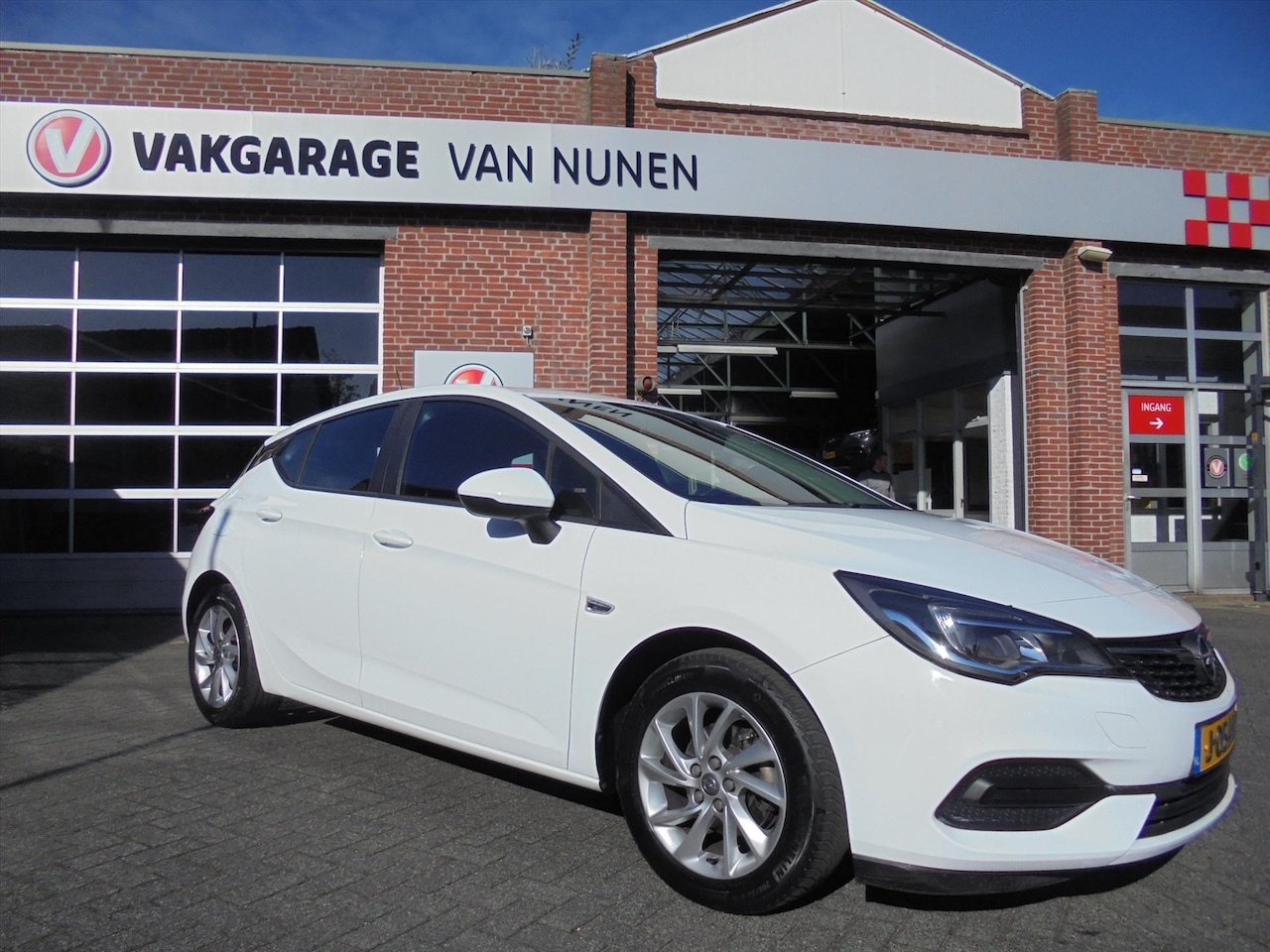 Opel Astra - 1.2 Turbo 110pk Business Edition||Trekhaak||Apple||Navi|| - AutoWereld.nl