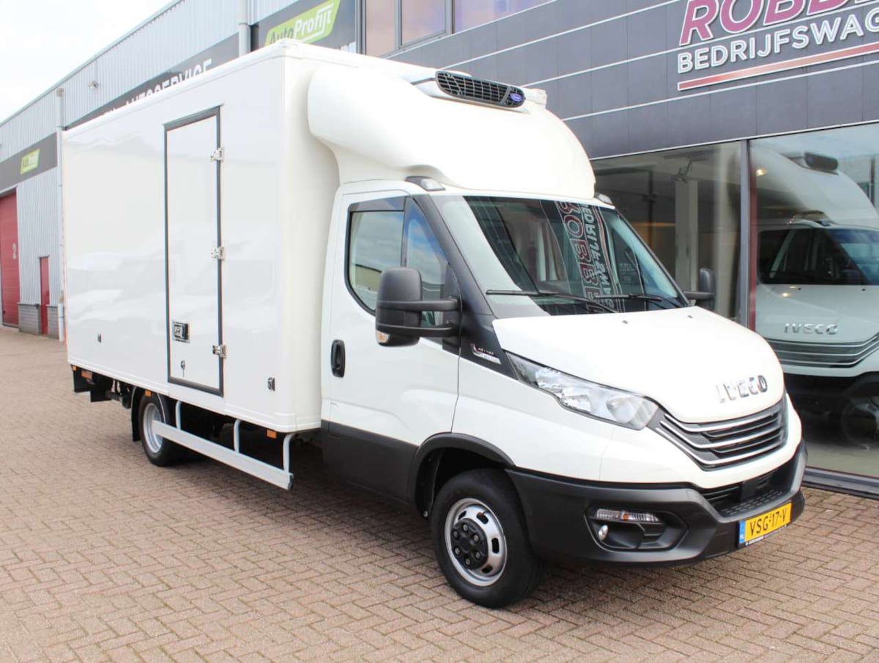 Iveco Daily - 40C18HA8 3.0 Aut. Koelwagen Bakwagen & Laadklep - AutoWereld.nl