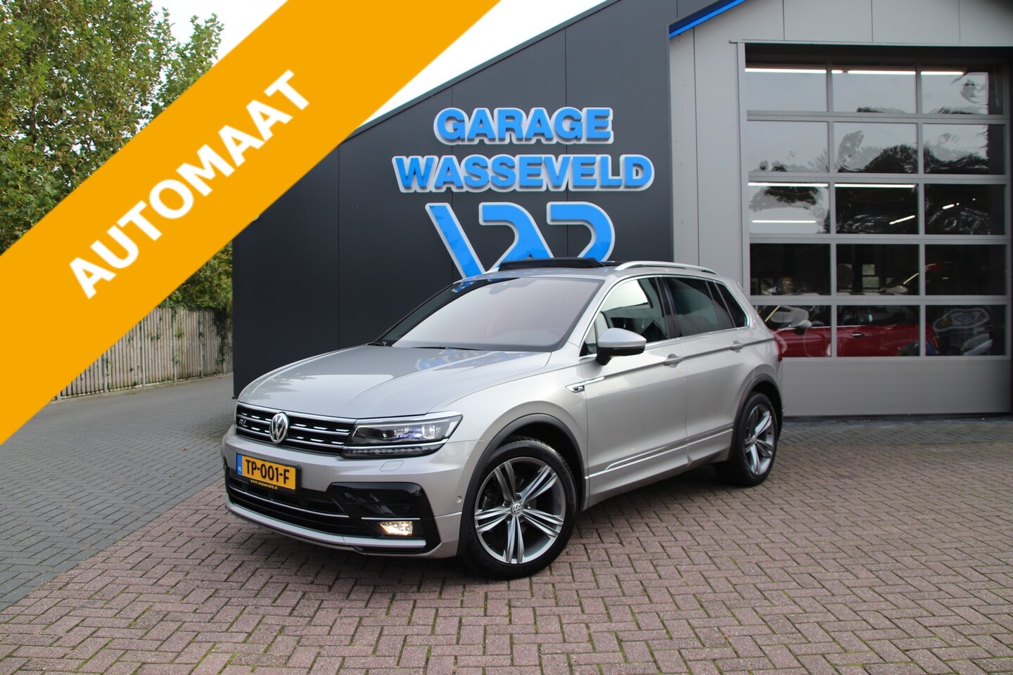 Volkswagen Tiguan - 1.4 TSI R-Line Trekhaak/Pano/Bomvol/ACC/Stoelverw - AutoWereld.nl