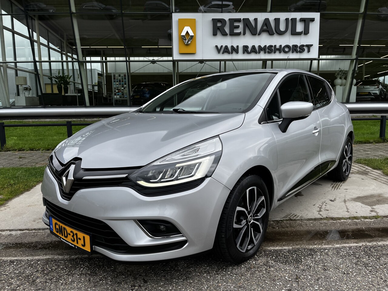 Renault Clio - 0.9 TCe Intens /Led/ Apple Carplay /Climate control / Keyless / DAB / LED / PDC. Achter / - AutoWereld.nl