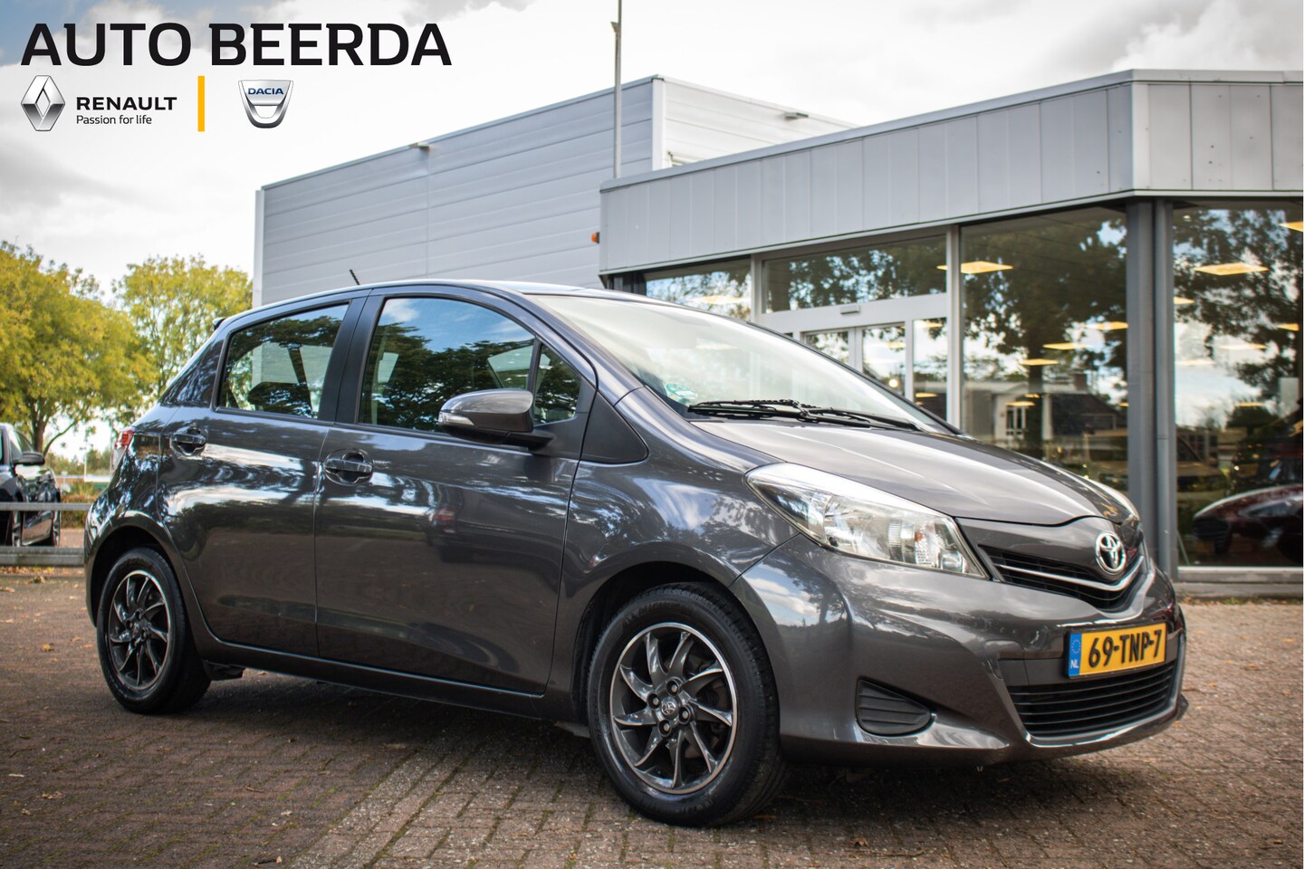 Toyota Yaris - 1.3 VVT-i Aspiration | Navigatie | Airco | Achteruitrijcamera | Cruise - AutoWereld.nl