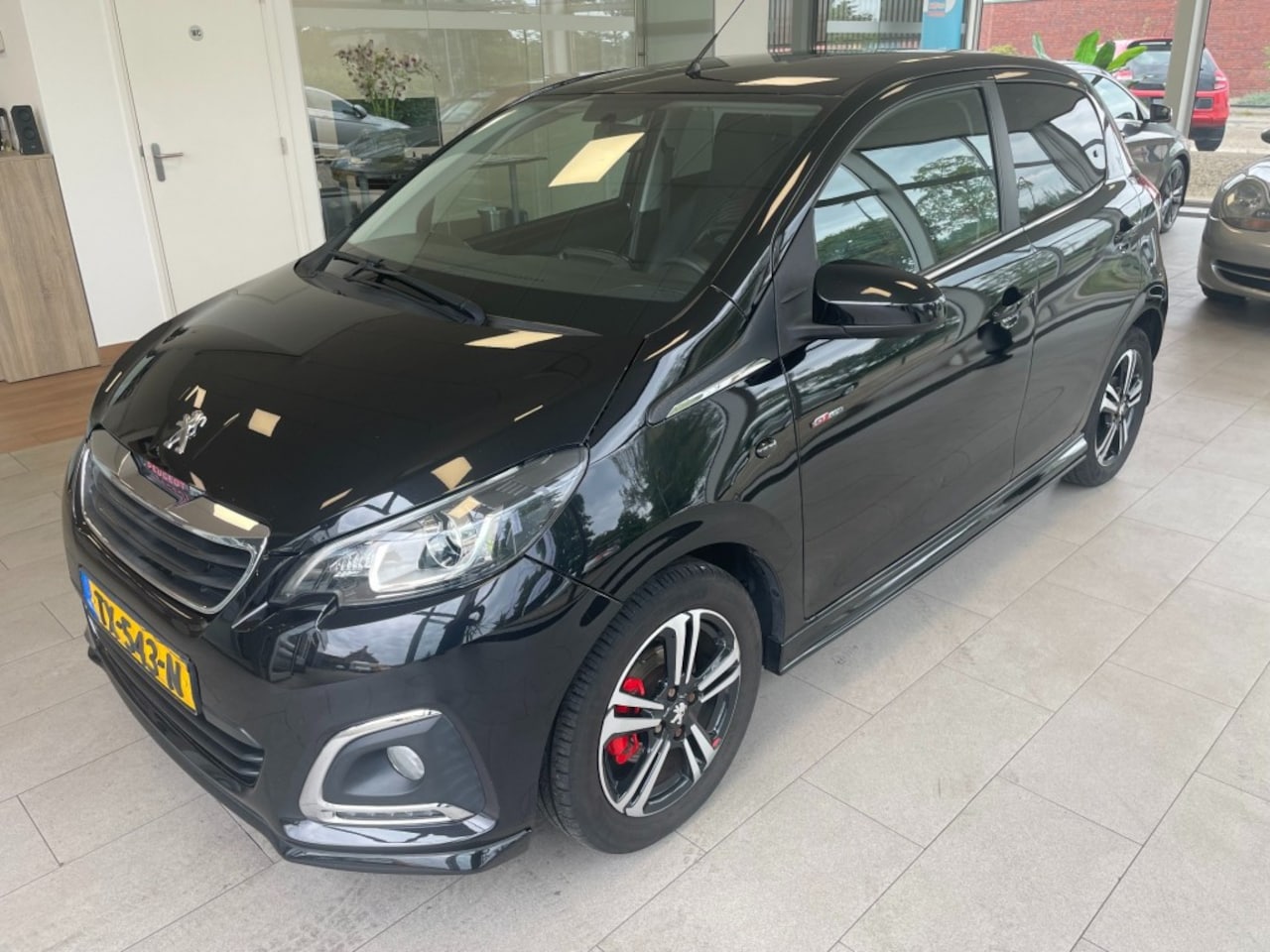 Peugeot 108 - 1.0 e-VTi GT-Line 1.0 E-VTI GT-LINE 5 drs - AutoWereld.nl