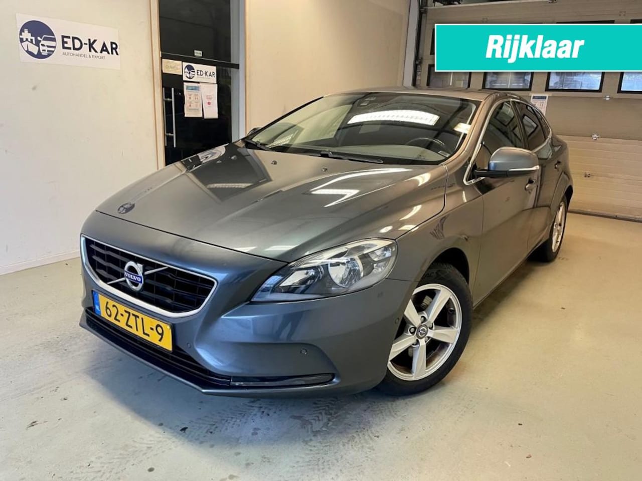 Volvo V40 - 1.6 T3 Momentum NAVI CRUISE CAMERA 2DE EIG. TOP CONDITIE - AutoWereld.nl