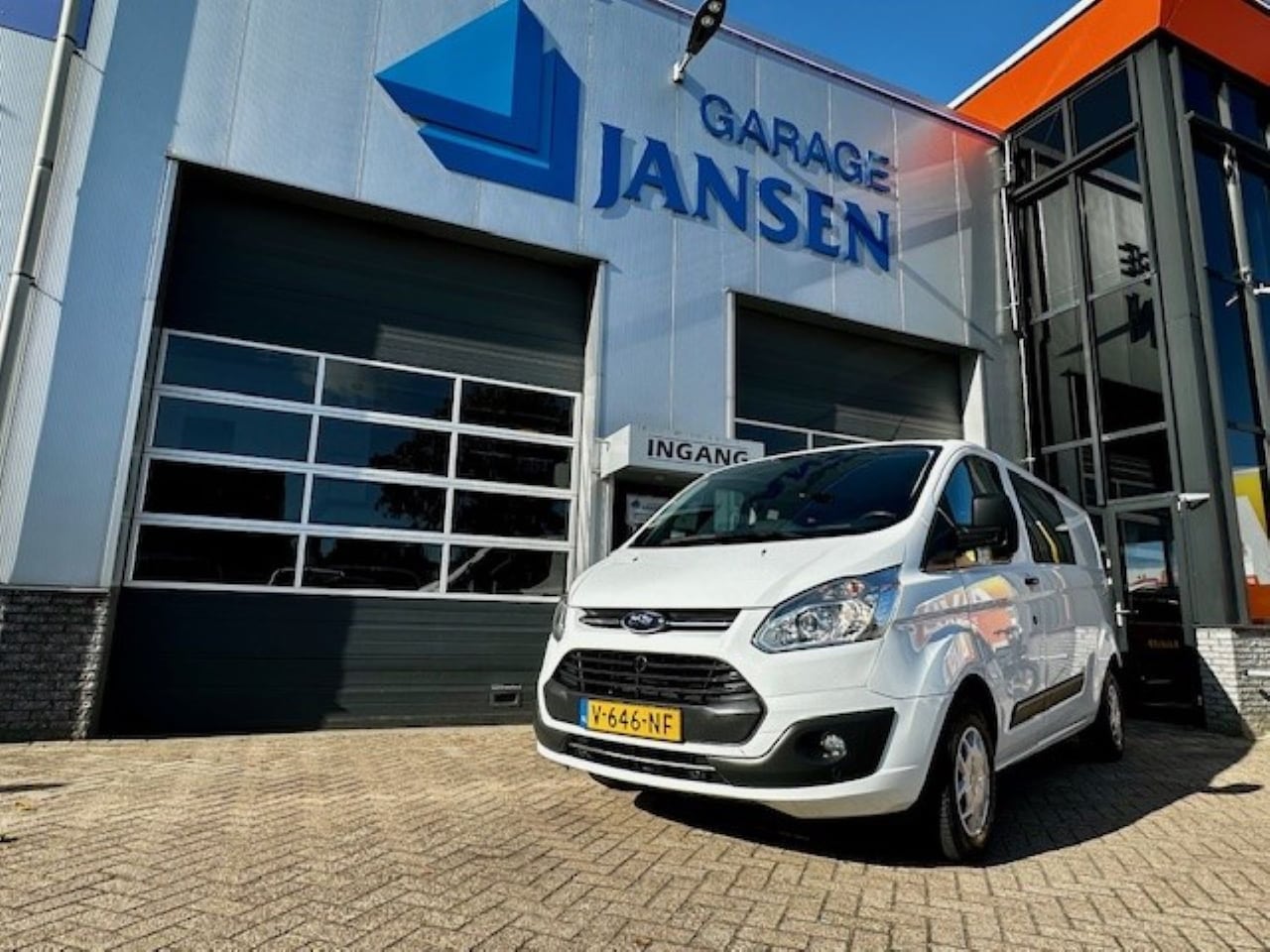 Ford Transit Custom - 290 2.0 TDCI L2H1 Trend DC airco camera navi 68434KM - AutoWereld.nl