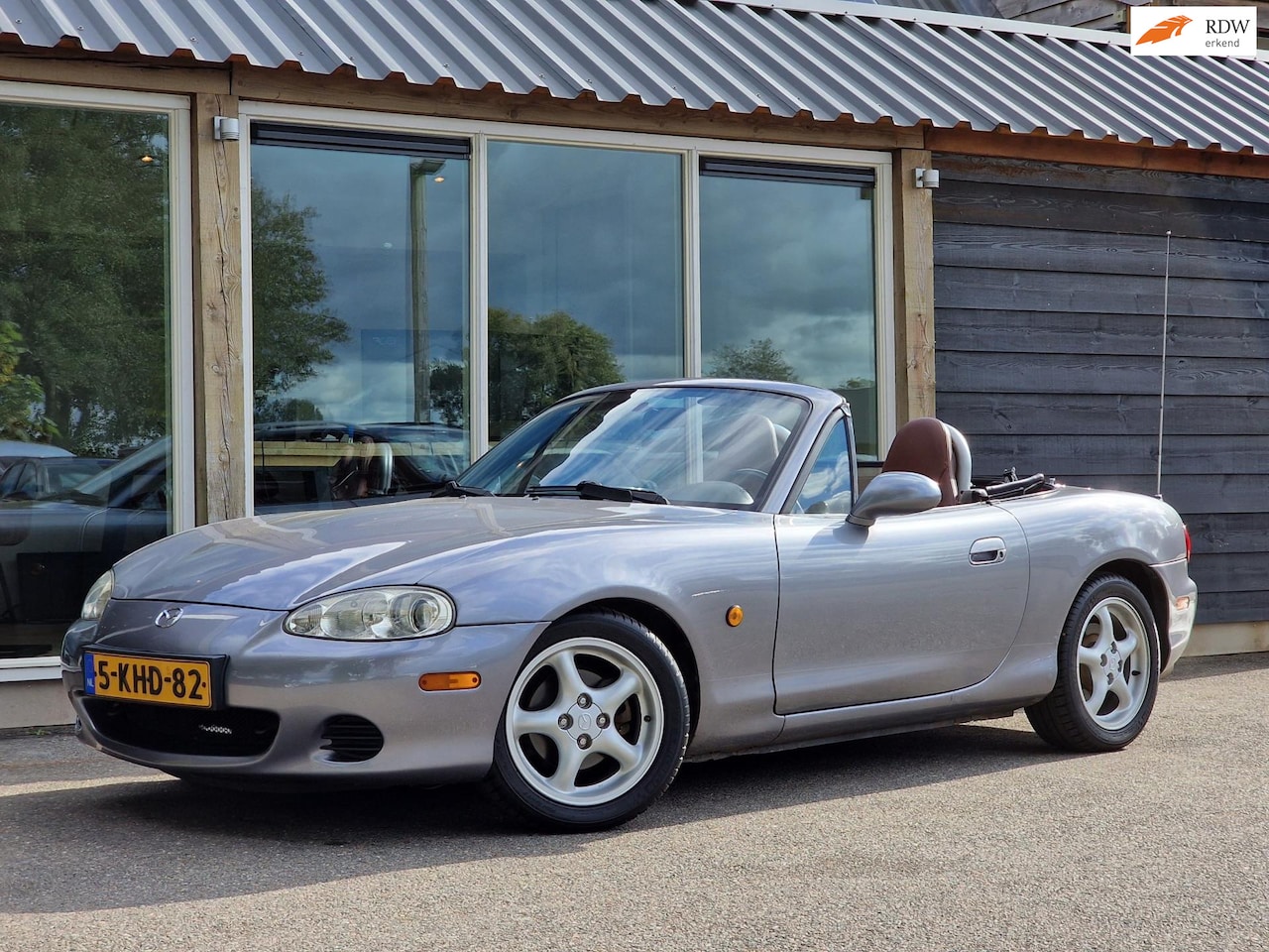 Mazda MX-5 - 1.6i Exclusive 1.6i Exclusive (Leder / Nieuw cabriodak / APK 14-6-25) - AutoWereld.nl