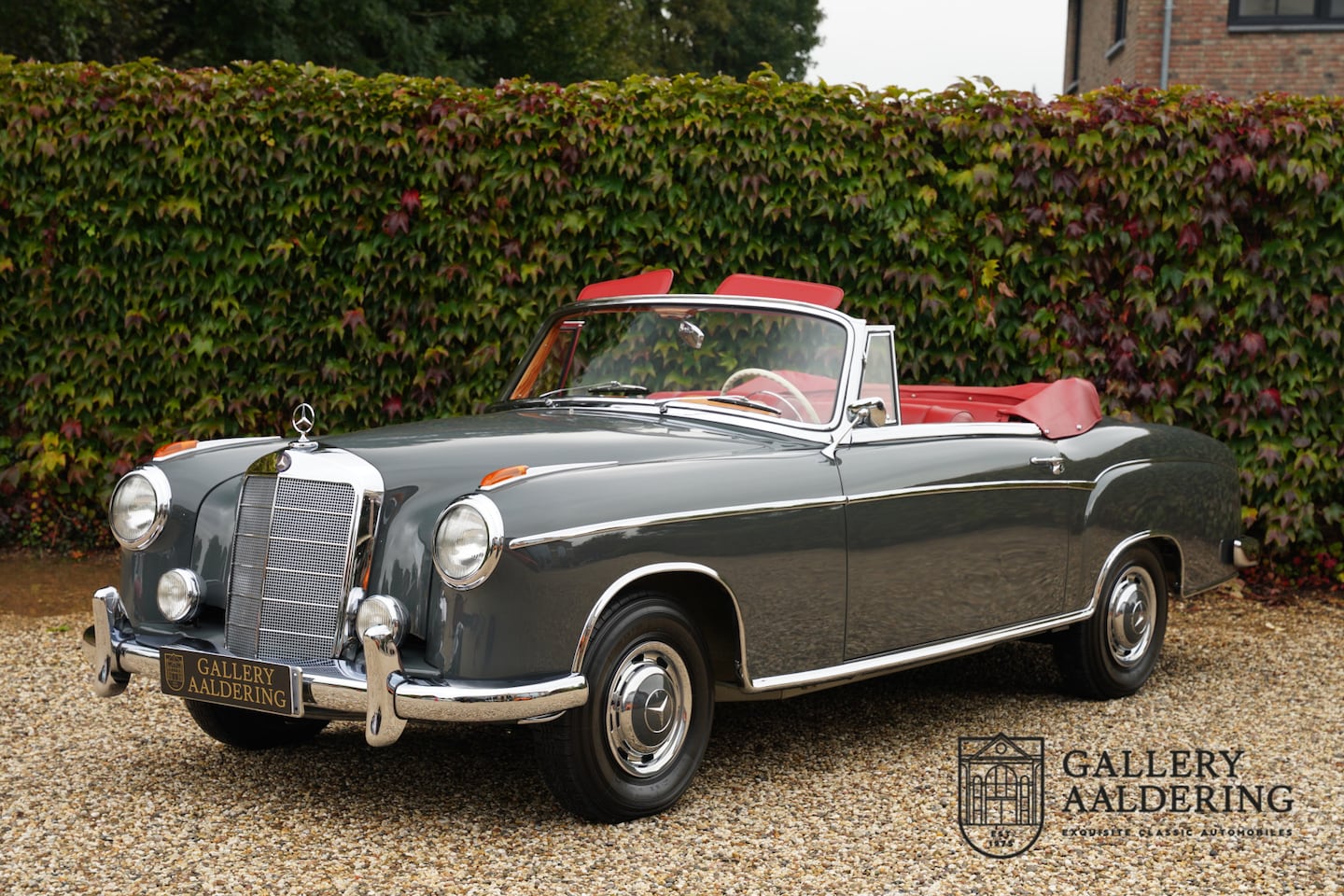 Mercedes-Benz 220 - 220S Cabriolet Restored with an eye for detail and quality, Comes from a german collection - AutoWereld.nl