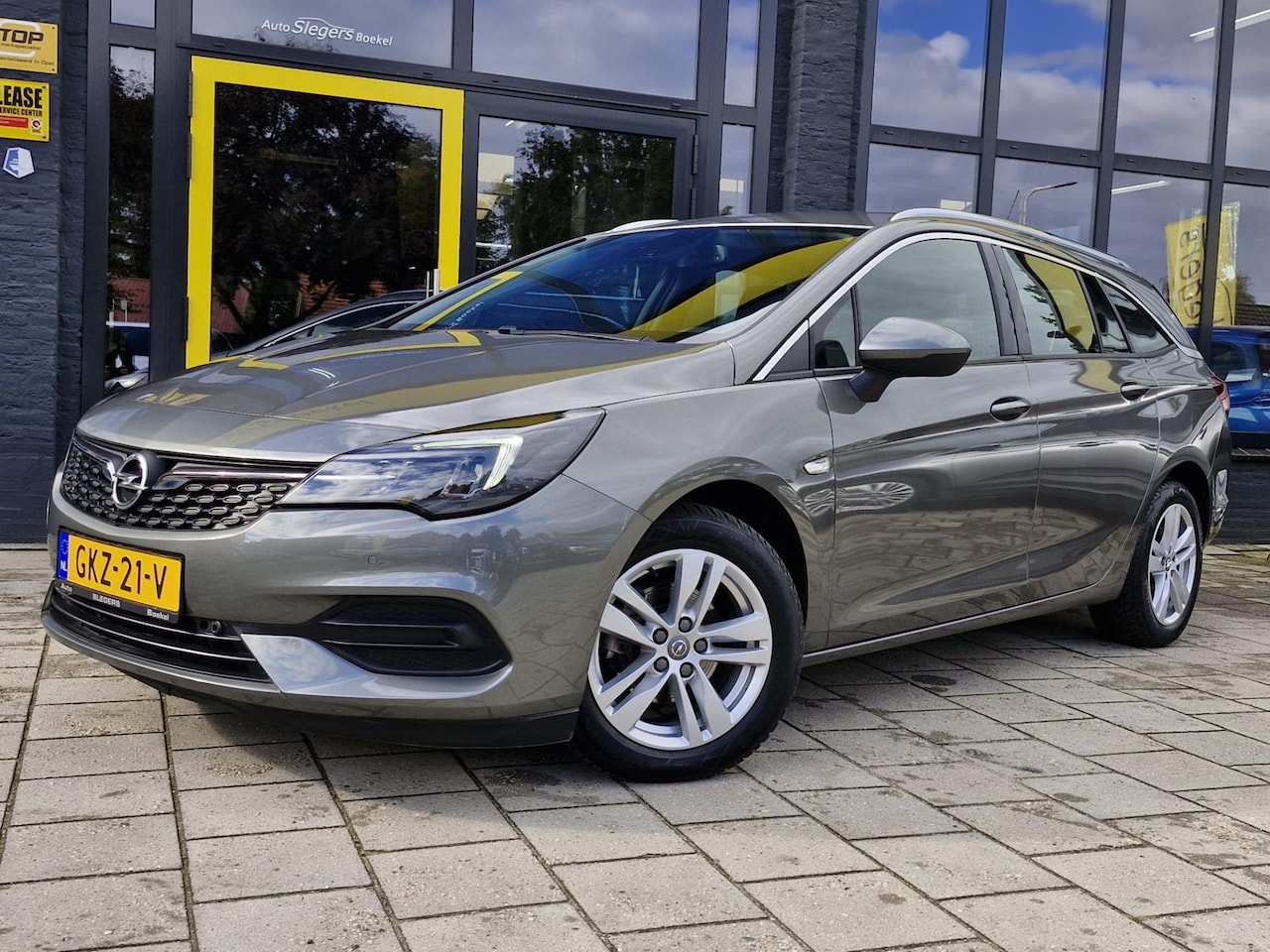 Opel Astra Sports Tourer - 1.2 Business Edition |Parkeer Sensoren voor + achter| Navigatiesysteem | Cruise Control | - AutoWereld.nl