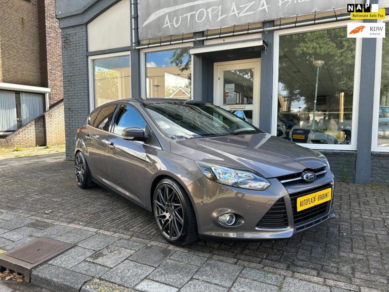 Ford Focus - 1.6 EcoBoost Titanium/ NAVI/ CRUISE / CLIMAT - AutoWereld.nl