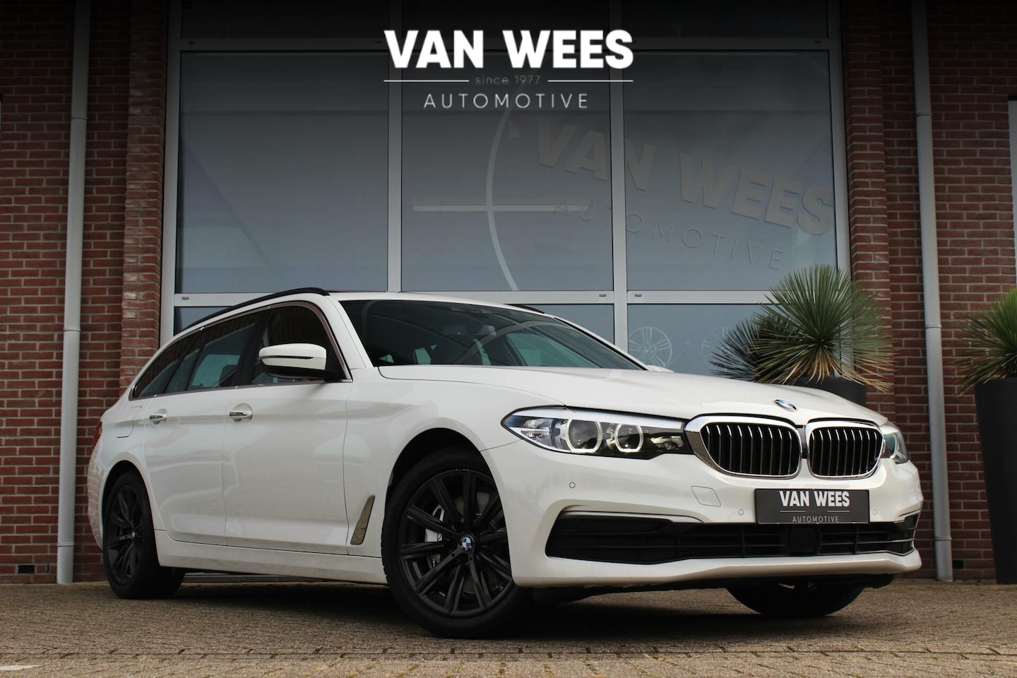 BMW 5-serie Touring - 540i G31 xDrive Executive | 340 pk | 2e eigenaar | LED | Head-up | Schuifdak | Leer | Trek - AutoWereld.nl