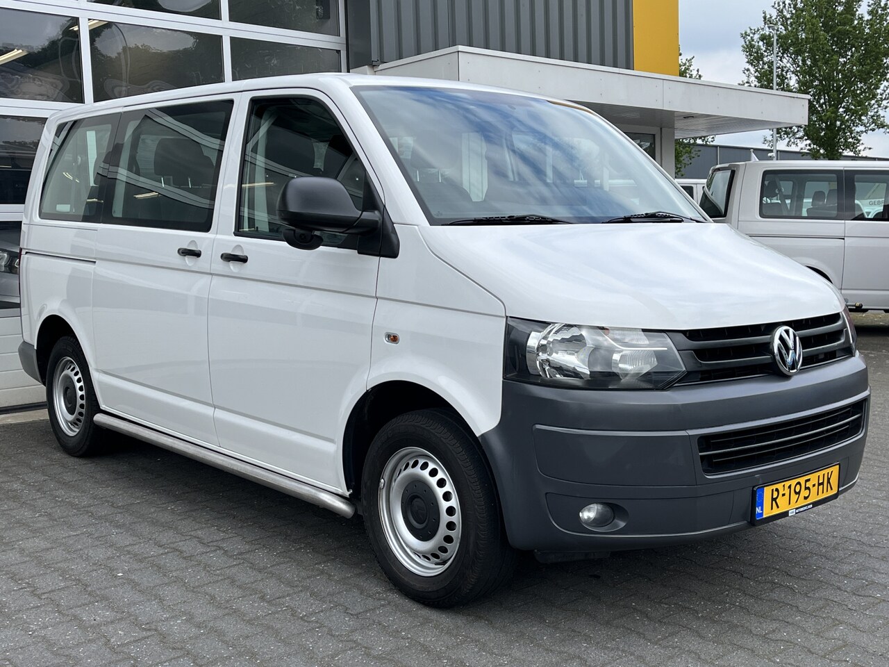 Volkswagen Transporter Kombi - 9-persoons 2.0 TDI 140 pk DSG Automaat L1H1 BM BTW en BPM vrij Airco Cruise control PDC Tr - AutoWereld.nl