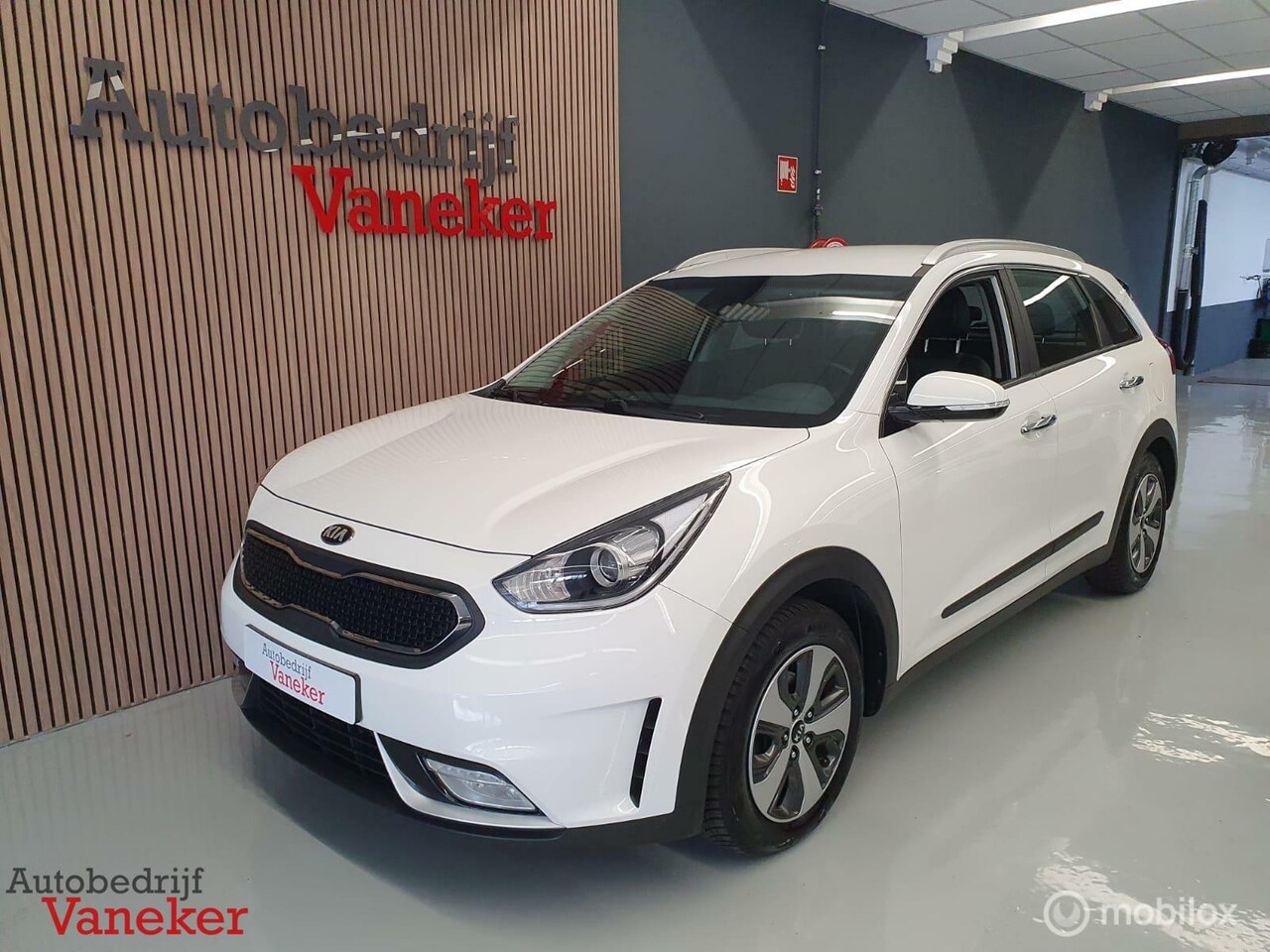 Kia Niro - 1.6 GDi Hybrid First Edition|Carplay|NL Auto 1e Eig|Dealer onderhouden - AutoWereld.nl