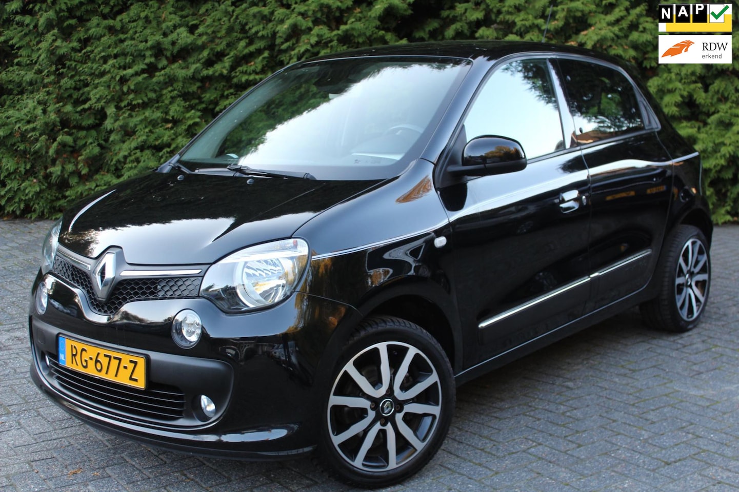 Renault Twingo - 1.0 SCe Intens 71PK | R-LINK | Automatische Airco | Achteruitrijcamera | Lichtmetaal | Cru - AutoWereld.nl