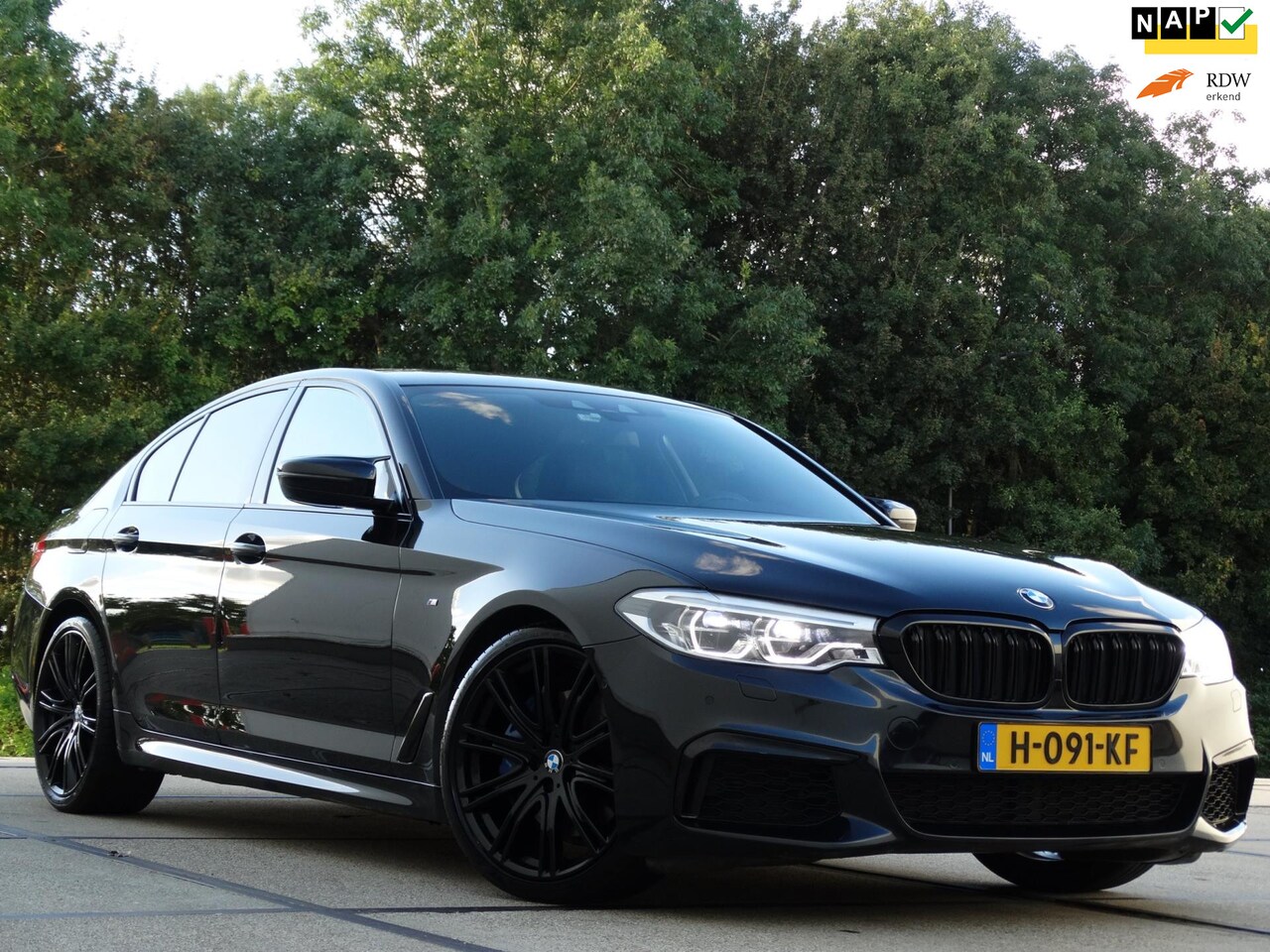 BMW 5-serie - 530i xDrive High Executive - STUUR / STOEL VERW - M-PAKKET - PARKEER CAMERA ! - AutoWereld.nl