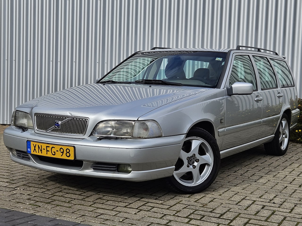 Volvo V70 - 2.5 Exclusive-Line /Automaat/Youngtimer/Nieuwe APK! - AutoWereld.nl