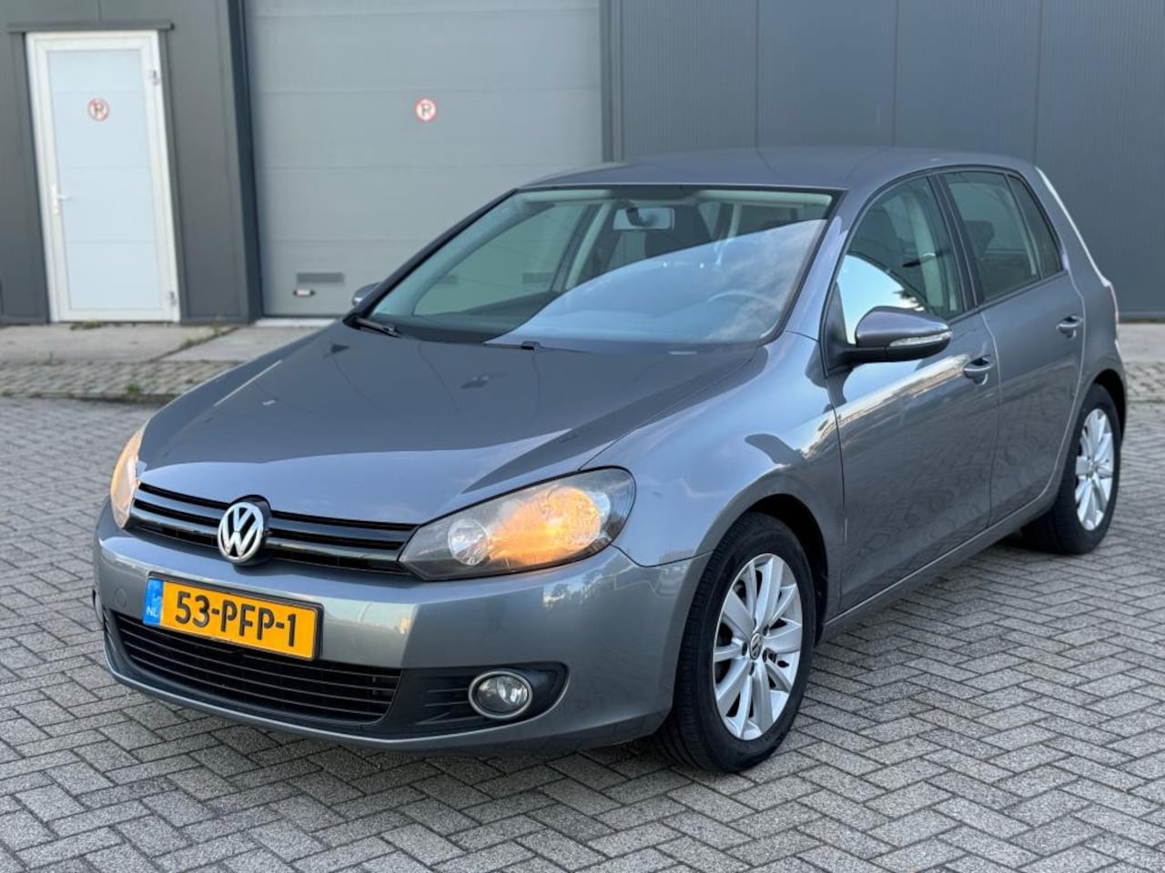 Volkswagen Golf - 1.2 TSI Tour II BlueMotion 5 Deurs Airco Clima - AutoWereld.nl