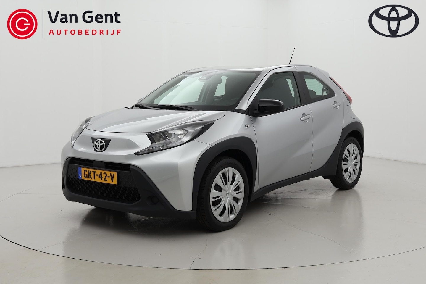 Toyota Aygo X - 1.0 VVT-i Play Apple\Android Automaat 5drs - AutoWereld.nl