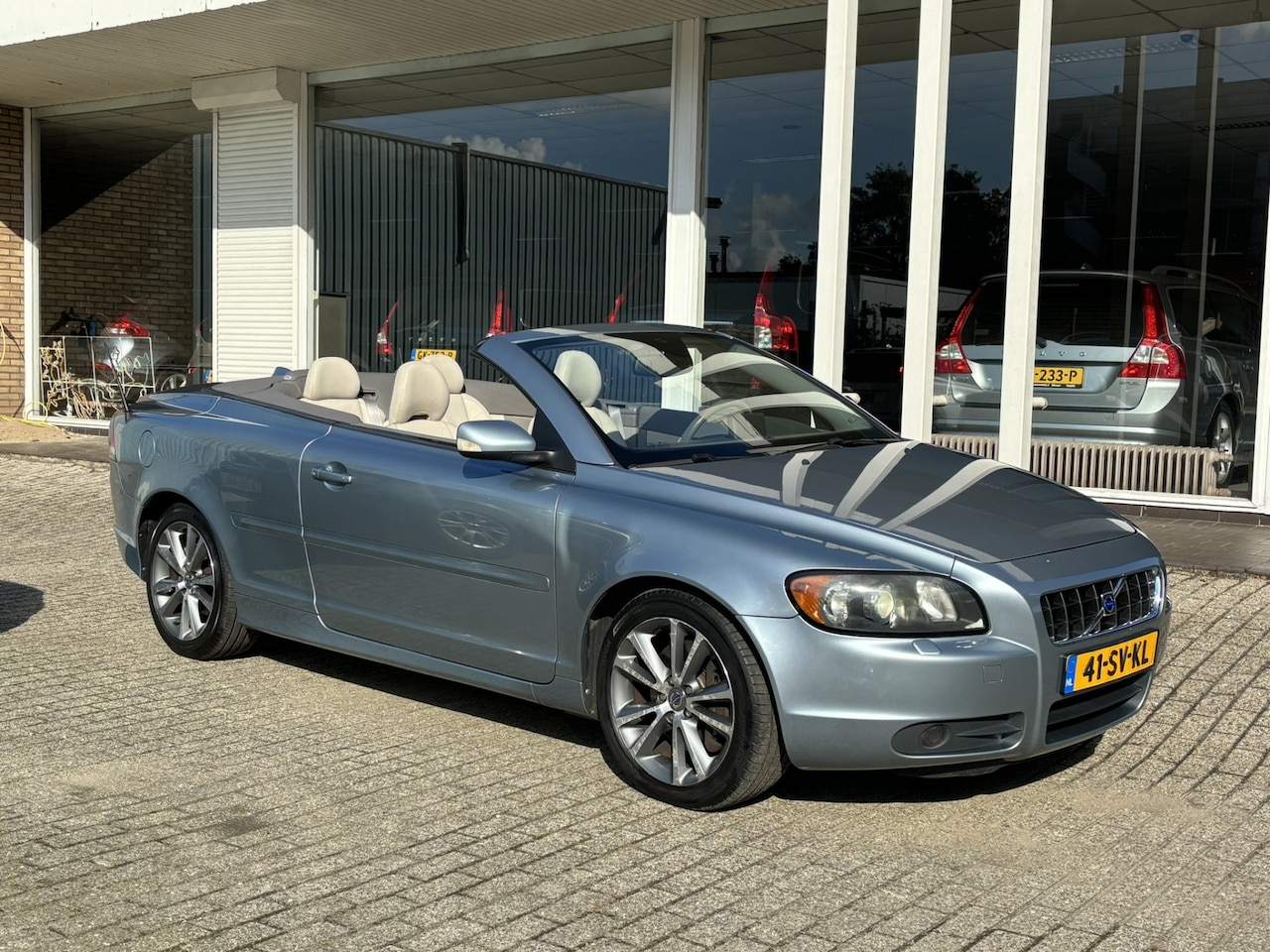 Volvo C70 Convertible - 2.4i 170pk Aut Summum BTW voordeeel €350,-. - AutoWereld.nl