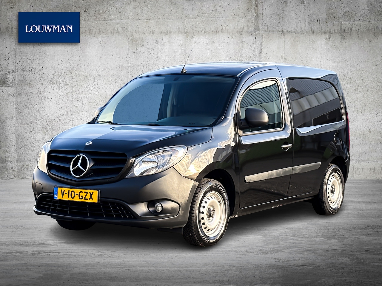 Mercedes-Benz Citan - 109 CDI Zwart metallic Navigatie Trekhaak Parkeersensoren Airco - AutoWereld.nl