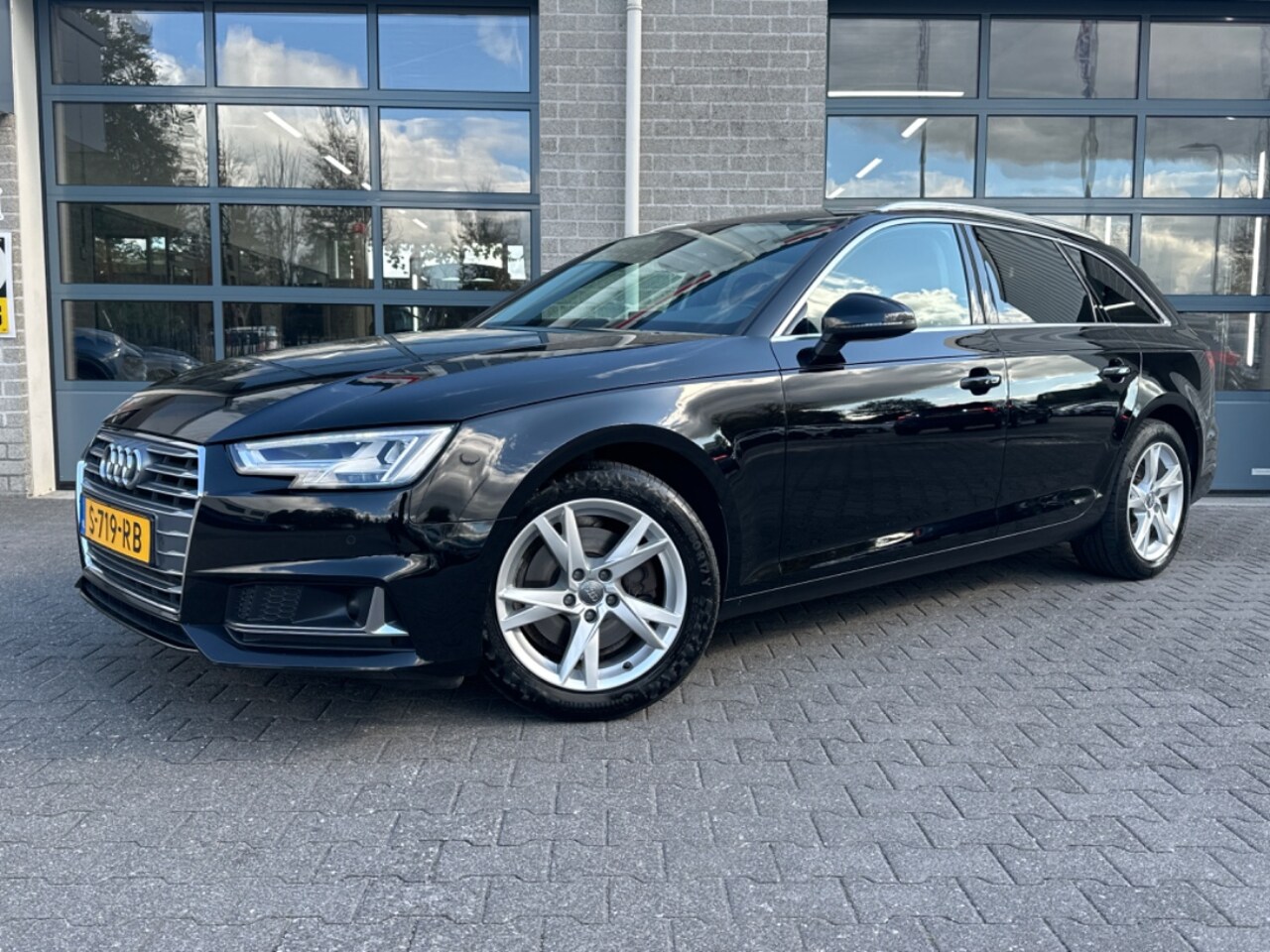 Audi A4 Avant - 40 TFSI Sport Lease Edition 40 TFSI Sport Lease Edition - AutoWereld.nl