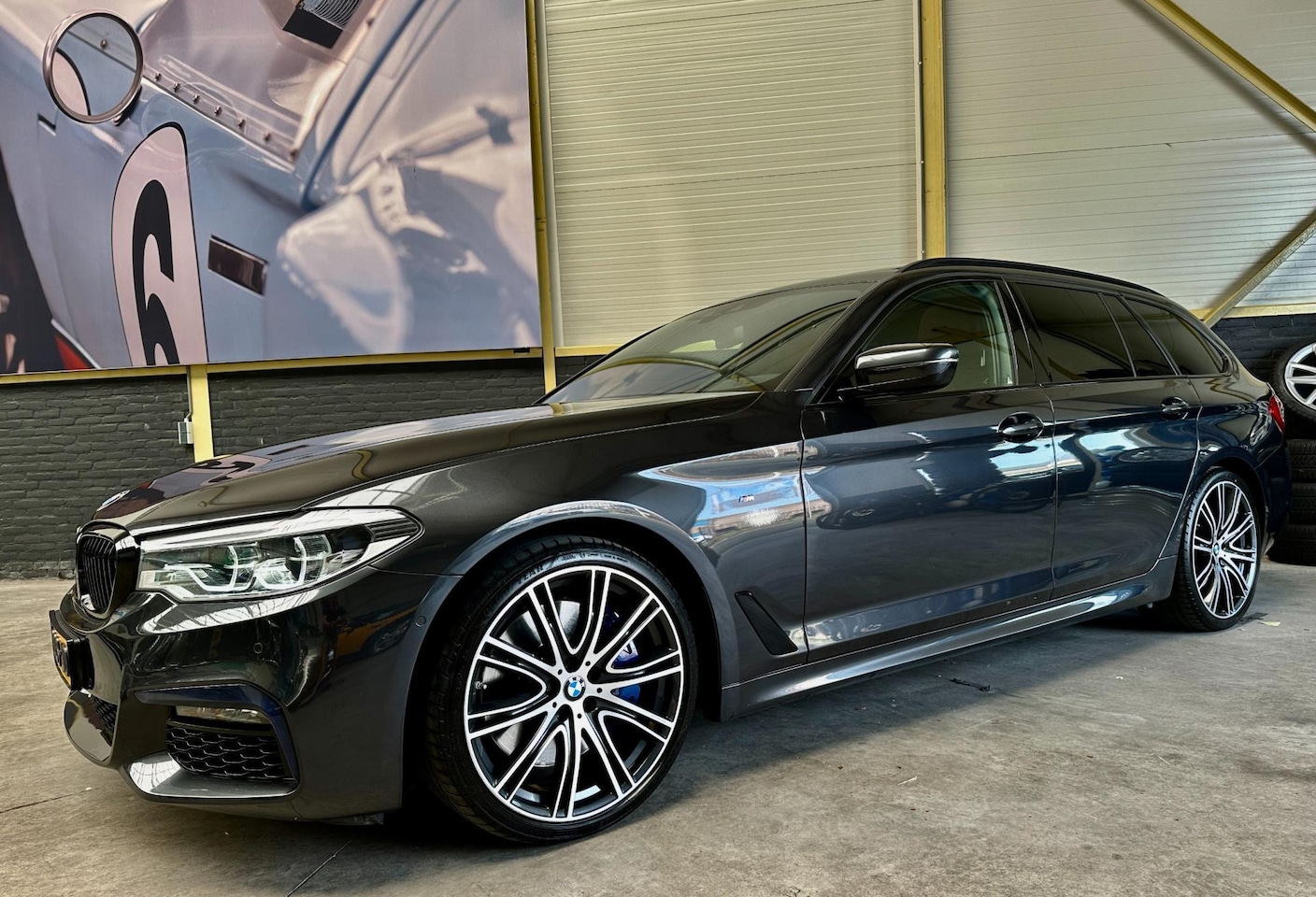 BMW 5-serie Touring - 540i xDrive M-SPORT|20 INCH| INDIVIDUAL| PANODAK| - AutoWereld.nl