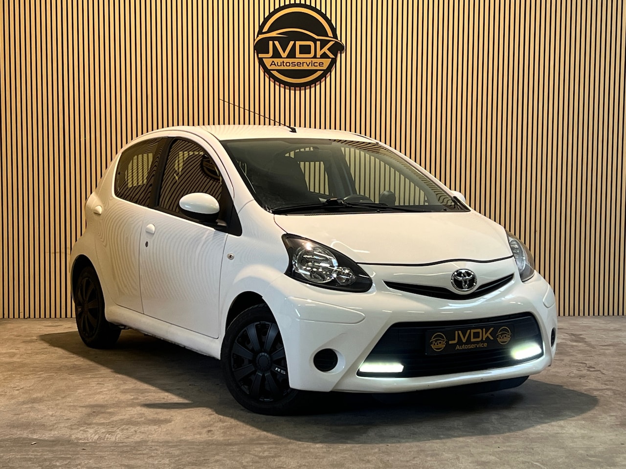 Toyota Aygo - 1.0 VVT-i Aspiration 5 - DEURS, AIRCO, LED, ELECTR. RAMEN - AutoWereld.nl