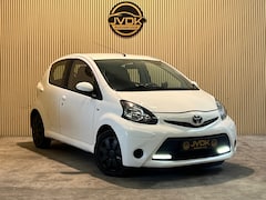 Toyota Aygo - 1.0 VVT-i Aspiration 5 - DEURS, AIRCO, LED, ELECTR. RAMEN