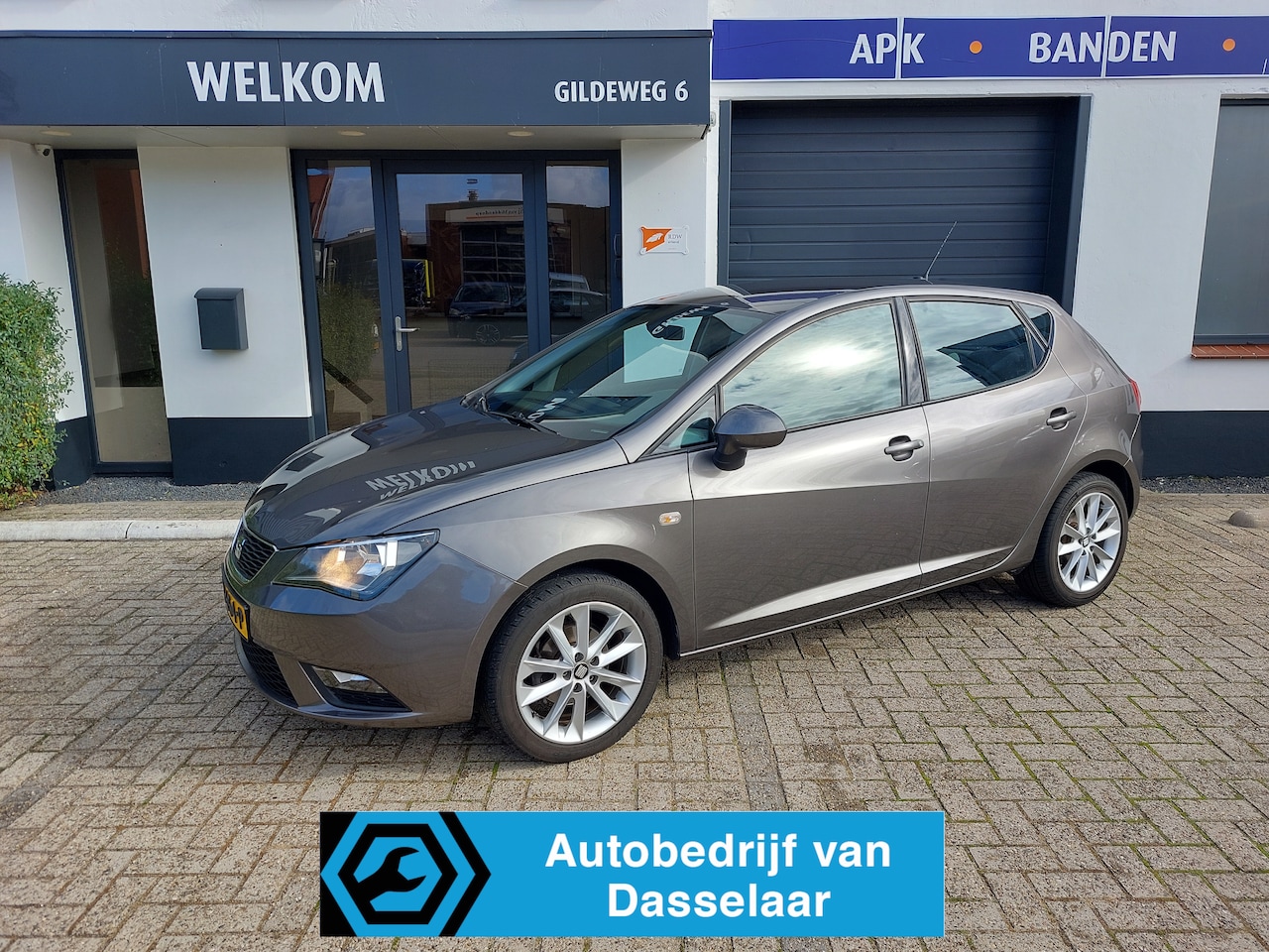 Seat Ibiza - 1.0 EcoTSI Style Connect Android/apple carplay, cruise controle, trekhaak, parkeer sensoren achter en nieuwe APK - AutoWereld.nl