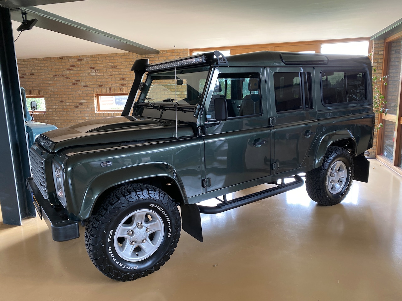 Land Rover Defender - 2.4 TD 110" X-Tech DC Auto is klaar voor de jacht