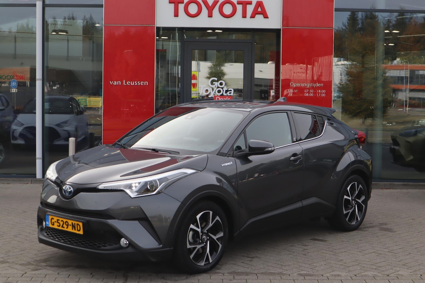 Toyota C-HR - 1.8 HYBRID STYLE AD-CRUISE NAVI 18"LMV AFN-TREKHAAK PARK-SENSOREN PRIVACY-GLASS STUUR/STOE - AutoWereld.nl