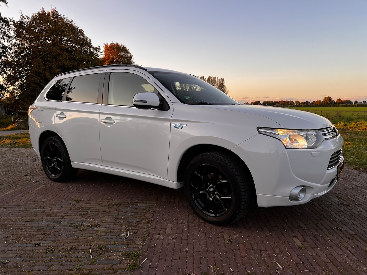 Mitsubishi Outlander - 2.0 PHEV instyle Nieuw accupakket 2022 - AutoWereld.nl