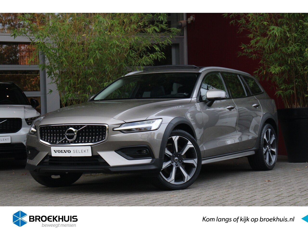 Volvo V60 Cross Country - B5 AWD 250pk Automaat Pro | harman/kardon Audio | Schuifdak | Stoelen elektrisch | Head-up - AutoWereld.nl