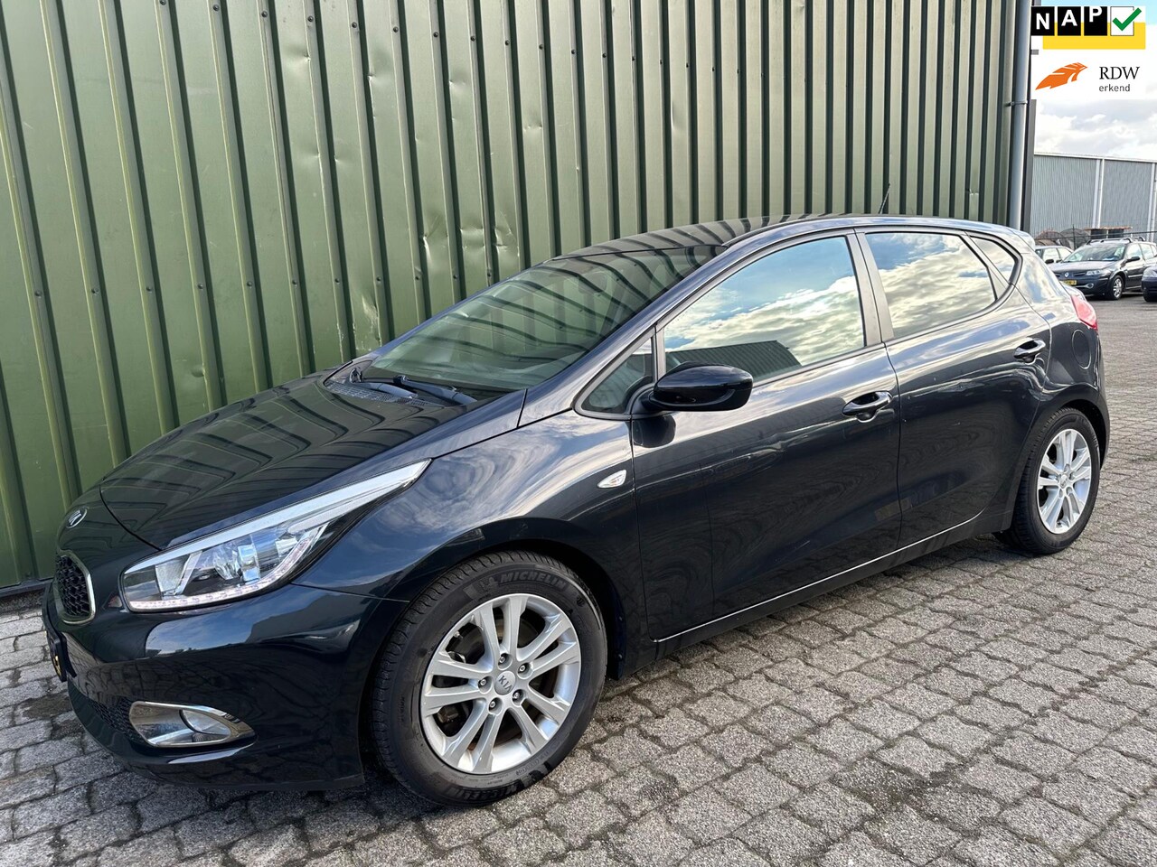 Kia Cee'd - 1.6 GDI ComfortLine 1.6 GDI ComfortLine - AutoWereld.nl