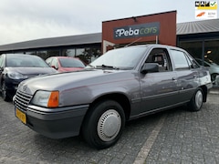 Opel Kadett - 1.8S LS Automaat